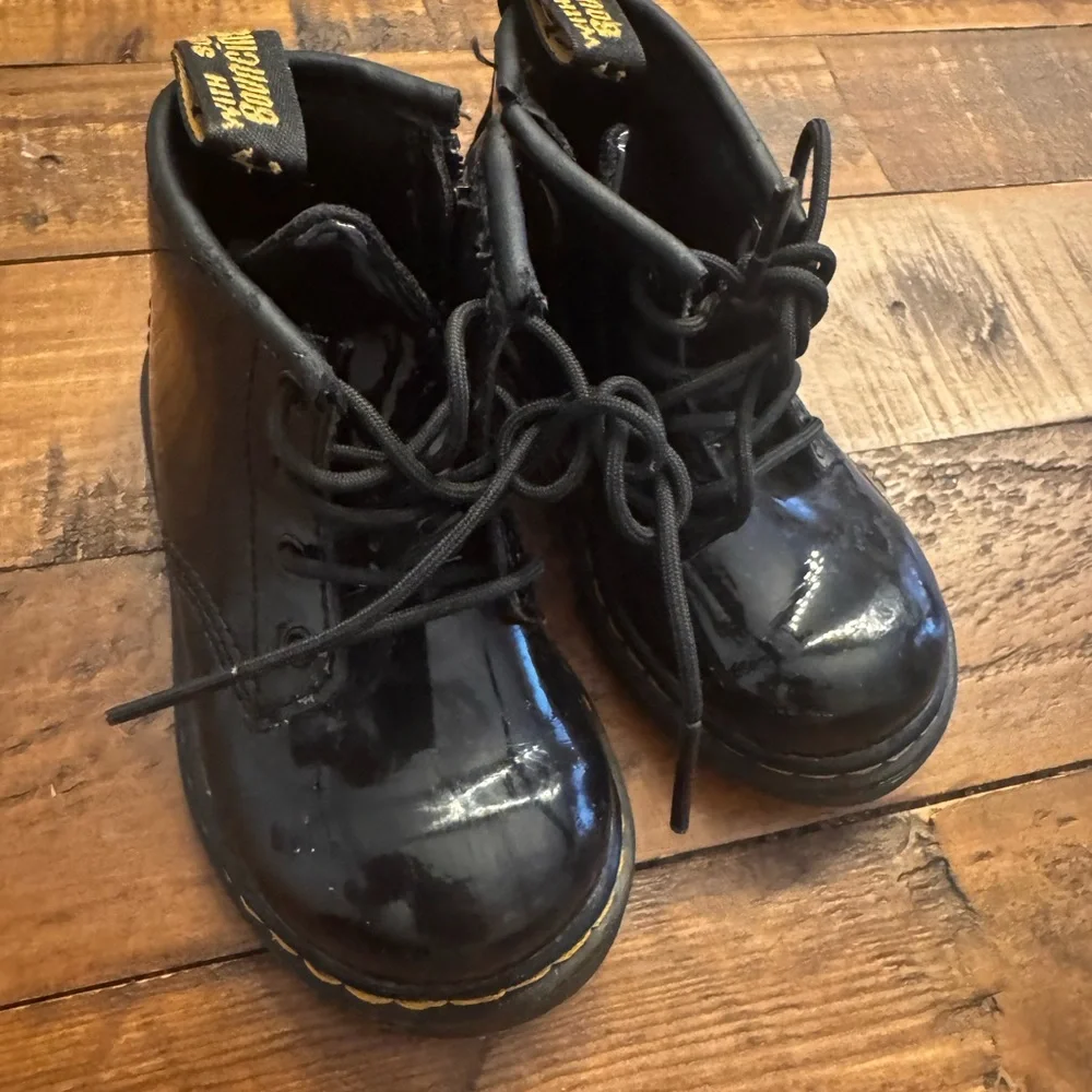 DR. MARTENS Glossy Combat Boots‎
